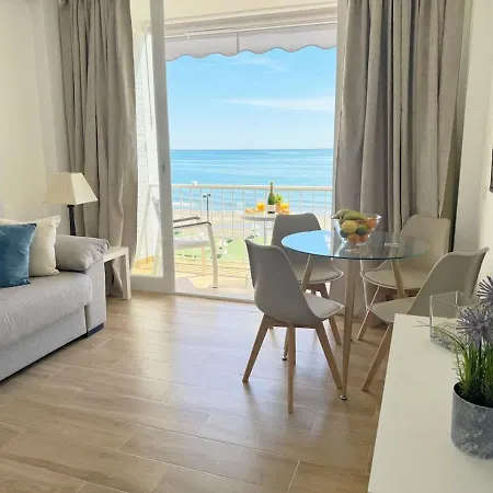 Beachfront 1-bed With Stunning Views Apartamento *