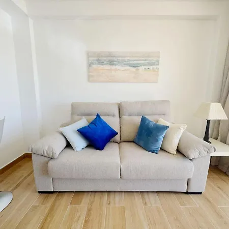 Beachfront 1-bed With Stunning Views *