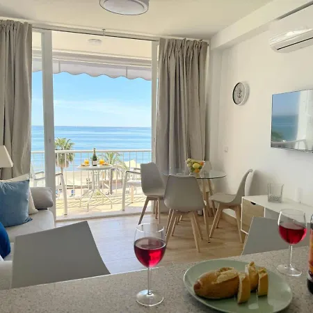 Beachfront 1-bed With Stunning Views *