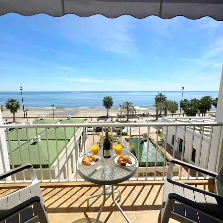 Beachfront 1-bed With Stunning Views Apartamento *