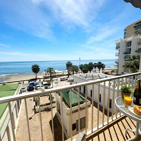 Beachfront 1-bed With Stunning Views Apartamento Fuengirola