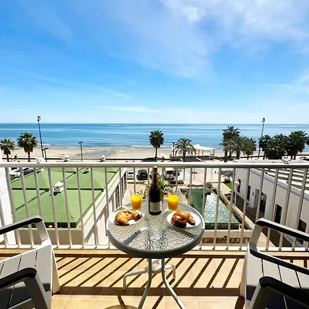 Beachfront 1-bed With Stunning Views Apartamento *